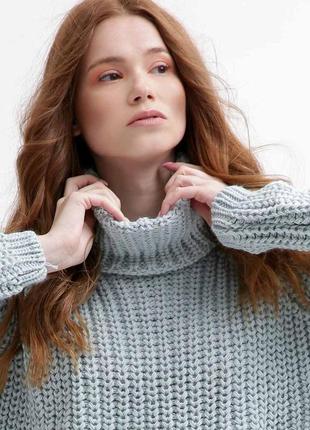 Однотонный теплый женский вязаный свитер oversize мятного цвета с объемным воротником-стойкой5 фото