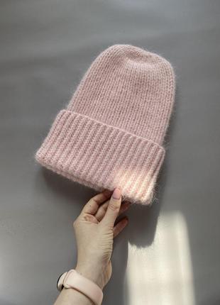 Трендова шапка зефірка пух норки one size вʼязана тепла шапка ніжно  рожевого кольору