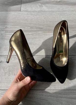 Замшеві туфлі з золотом 39р лодочки замшеві туфлі veritas стилі туфлі на шпильці золоті