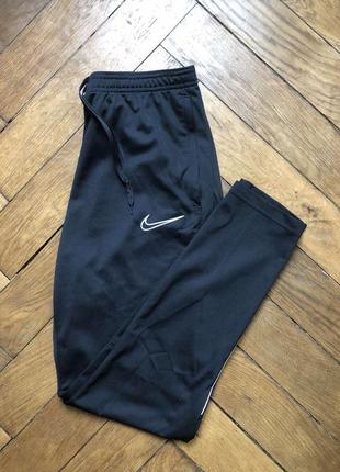 Спортивные штаны nike