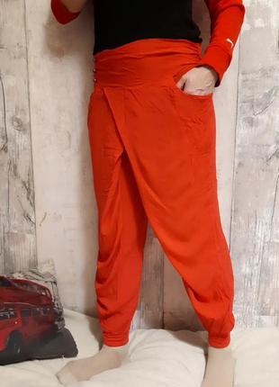 Штаны джоггеры широкие свободные красные в индийском стиле италия вискоза