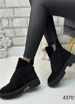 Зимові жіночі замшеві ботинки чорного кольору, трендові жіночі ботинки на шнурівці