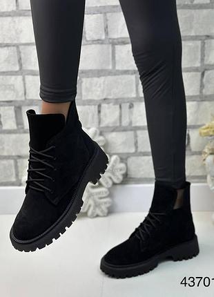 Зимові жіночі замшеві ботинки чорного кольору, трендові жіночі ботинки на шнурівці