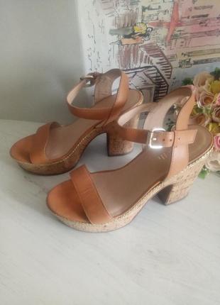 Босоніжки повністю шкіряні