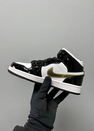 Кросівки nike air jordan 1 retro mid patent black gold4 фото