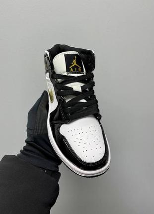 Кросівки nike air jordan 1 retro mid patent black gold7 фото