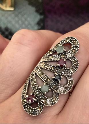 Серебряное кольцо кольца 925пробы «павлин» с изумрудами, сапфирами и рубинами.2 фото