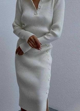 Біла сукня міді в рубчик з гудзиками1 фото