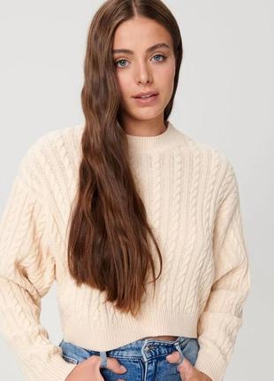 Жіночий светр зі спущеним плечем