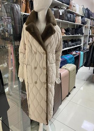 Альберто біні пальто світле зимове пальто жіноче з хутром норки бежеве світле пальто стьобане