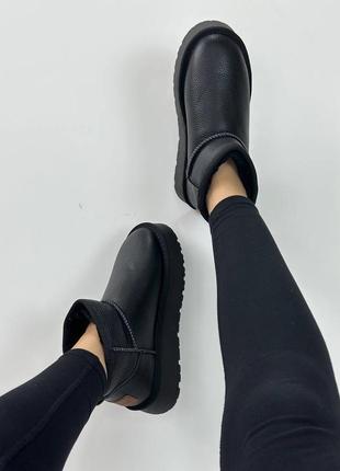 Чорні стильні практичні теплі черевики уггі натуральна шкіра9 фото