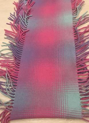 Шарф у наявності.