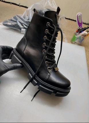 Зимові черевики на шнуровці
