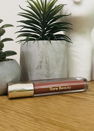 Оригінал блиск бальзам rare beauty by selena gomez stay vulnerable glossy lip balm - nearly neutral3 фото