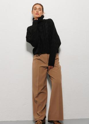 В'язаний жіночий светр чорний із великими косами4 фото