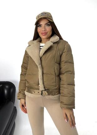Куртка в стиле ,,stradivarius,,укороченная на кнопках отложной воротник врезные карманы по низу пояс с пряжкой ткань плащевка искуственный мех китай