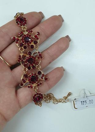 Вечерний браслет с красным камнем