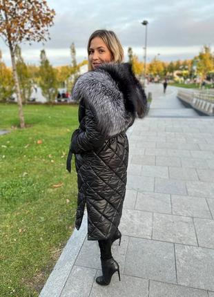 Розкішне пальто з капюшоном із чорнобурки