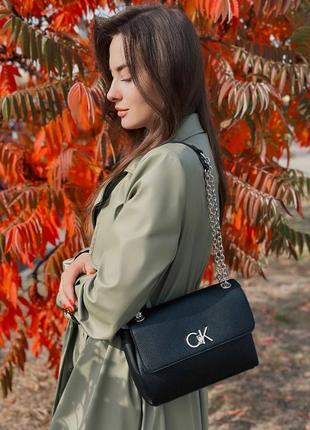 Сумка calvin klein, черная сумка ck re-lock conv crossbody md,женская сумка ck1 фото