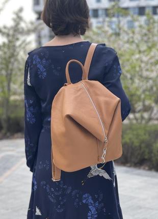 Шкіряний жіночий рудий рюкзак-конверт, італія10 фото