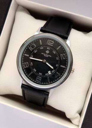Сріблястий чоловічий годинник на ремінці з чорним циферблатом, відображення дати