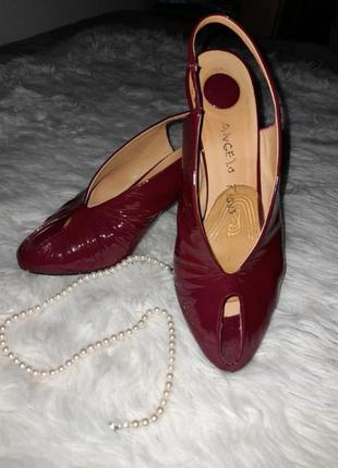 Элегантные туфли босоножки