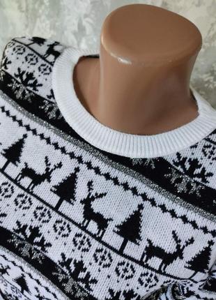 Новогодний зимний свитер с оленями и подвеской3 фото