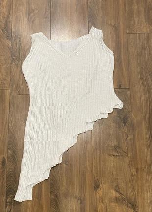 Асимметричная вязаная майка