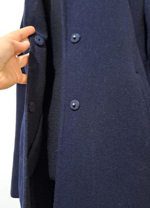Фирмменное полушерстяное базовое темносинее пальто миди качество4 фото