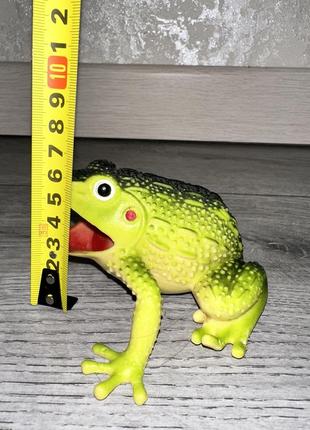 Гумова  жаба пищалка4 фото