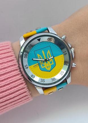 Кварцевые наручные часы с желто-голубым циферблатом и ремешком, с символикой украины3 фото