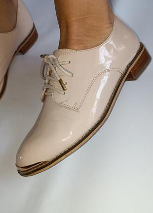 Елегантні бежеві туфлі оксфорди лофери черевики локові