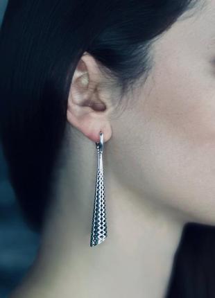 Женские серебряные серьги покрытые монаши