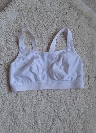 Белый спортивный бюстгальтер