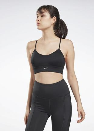 Спортивный топ бюстгальтер reebok workout ready sports w