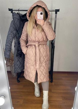 Пальто зимнее стеганное на кнопках под поясок с капюшоном боковые карманы рукав прямой ткань плащевка лаке синтепон 200 подклад