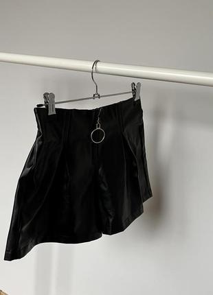 Шорты кожаные