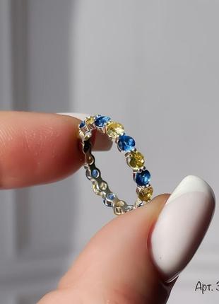 Серебряное кольцо дорожка с желтыми и голубыми камнями по кругу3 фото
