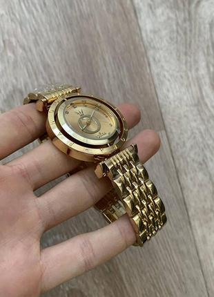 Стильные женские наручные часы золото