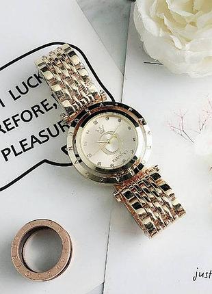 Стильные женские наручные часы золото