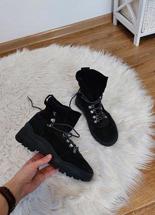 Замшевые ботинки