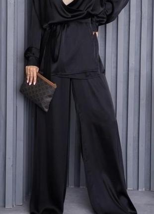 Брюки чорні атласні жіночі атласні палацо брюки з карманами під пояс princess polly- m