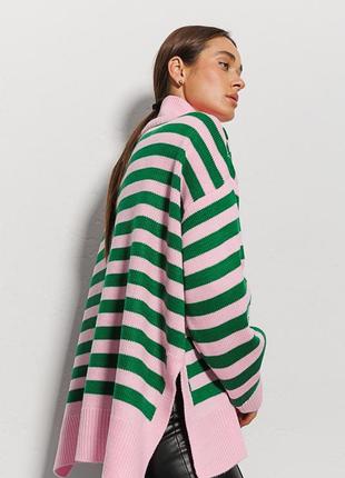 В'язаний жіночий светр oversize рожевий у зелену смужку