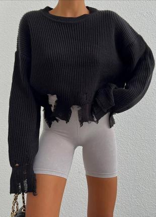 Вязаный акриловый свитер с рваным низом свободного кроя оверсайз модный трендовый укороченный6 фото
