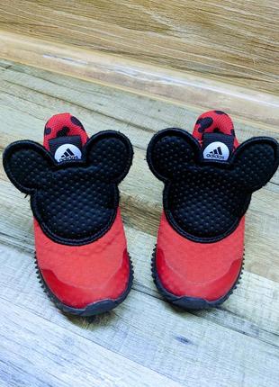 Adidas disney дитячі кросівки