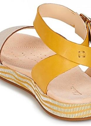 Шкіряні сандалі clarks botanic ivy yellow4 фото