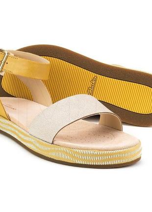 Шкіряні сандалі clarks botanic ivy yellow5 фото