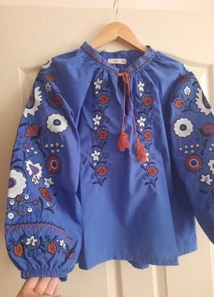 Вышиванка синяя в цветы