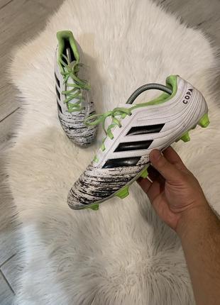 Футбольные бутсы adidas