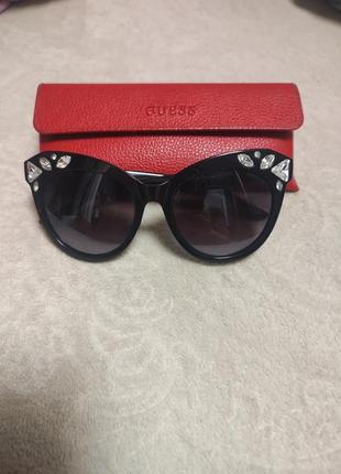 Слонцезащитные очки guess